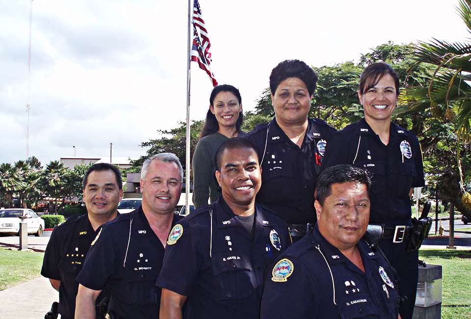 image of Maui D.A.R.E. officers